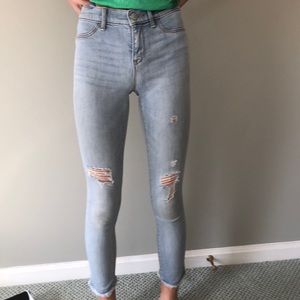 Low rise ripped jeans